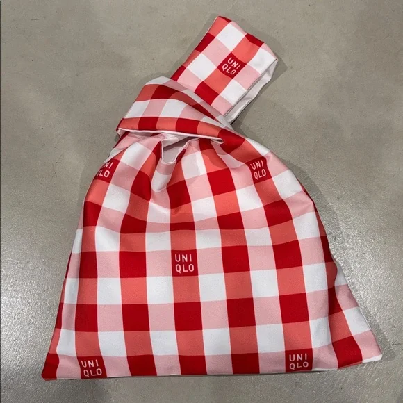 UNIQLO Limited Edition Red & White Checkered Mini Knot Bag & Reusable Bottle - Picture 5 of 9